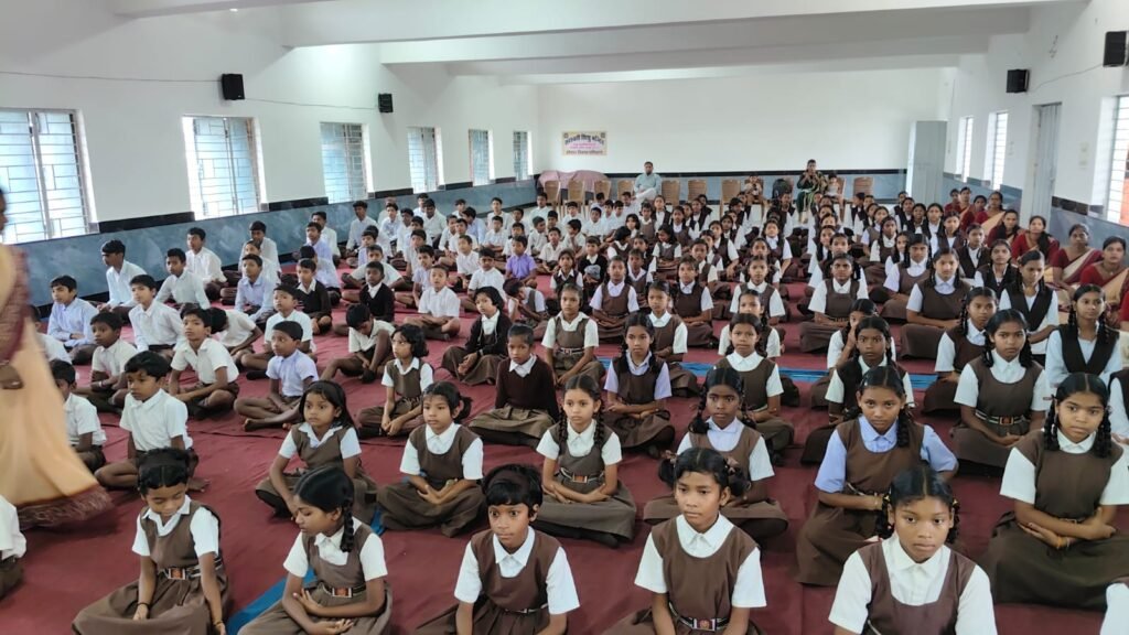 सरस्वती शिशु मंदिर में गूंजा राष्ट्रगान .. मुख्य अतिथि सालिक साय ने जगाया राष्ट्रभावना का जज्बा 2 4721590