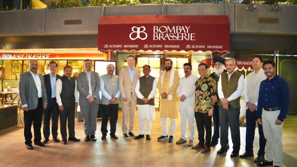 सिंगापुर में मुख्यमंत्री विष्णु देव साय की गार्डन्स बाय द बे के साथ महत्वपूर्ण चर्चा, सिंगापुर बिजनेस फेडरेशन के लीडरशिप डिनर में हुए शामिल 1 4837217