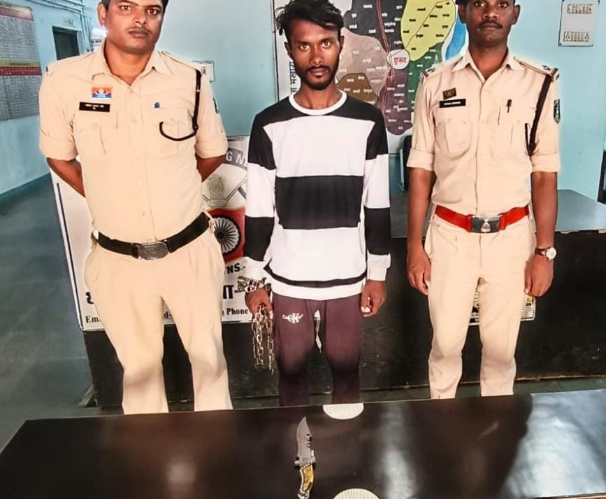 सरफिरे आशिक ने मारा चाकू .. युवती कि हुई मौत 2 4845915