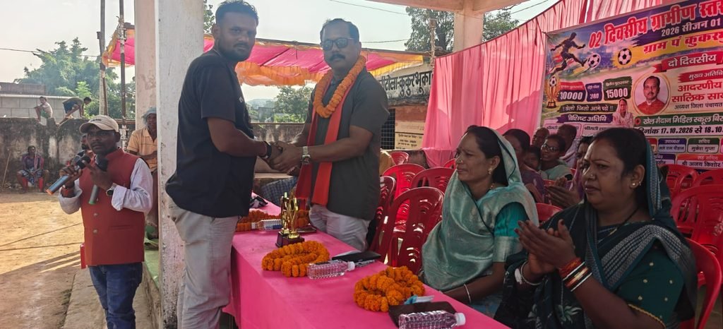 कुकुरभूका के फुटबॉल प्रतियोगिता में सरायटोला का जलवा ... जिला पंचायत अध्यक्ष सालिक साय ने खिलाड़ियों का बढ़ाया उत्साह 3 4975346