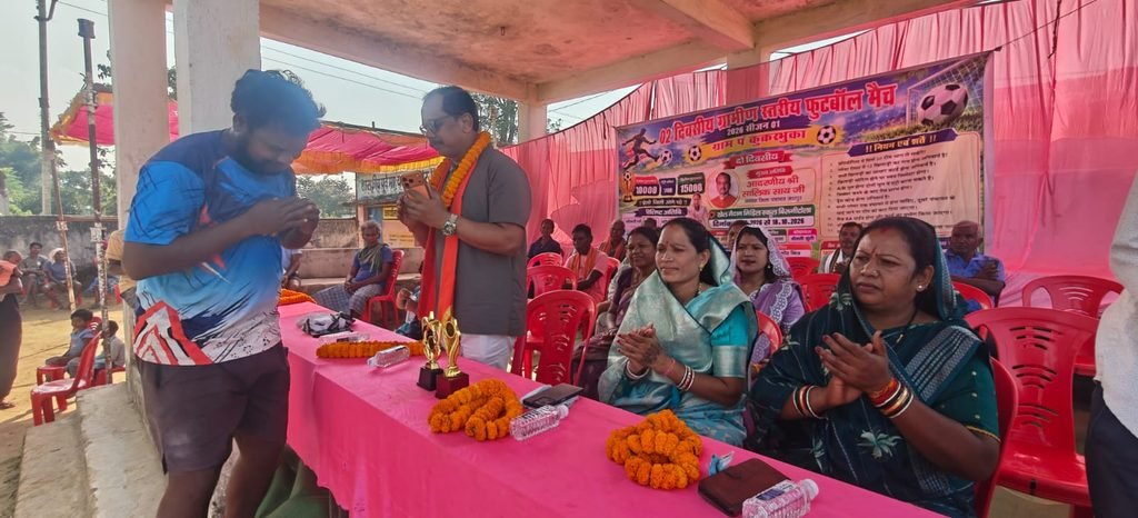 कुकुरभूका के फुटबॉल प्रतियोगिता में सरायटोला का जलवा ... जिला पंचायत अध्यक्ष सालिक साय ने खिलाड़ियों का बढ़ाया उत्साह 4 4975354
