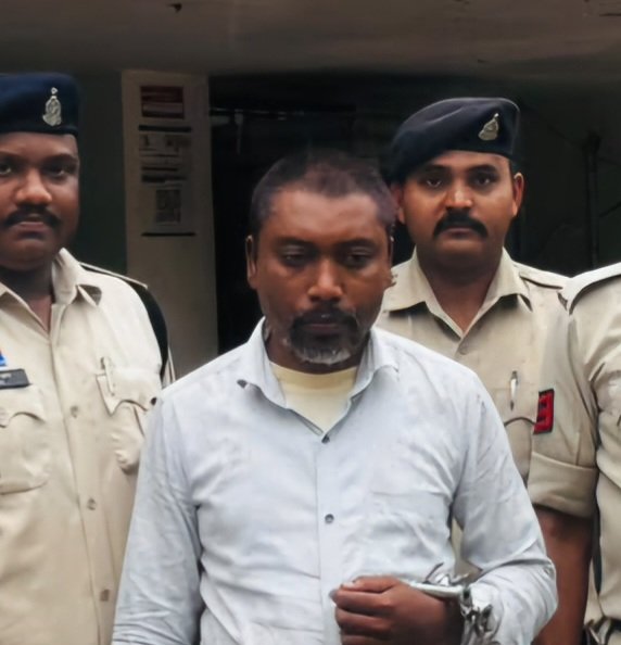 इलाज के बहाने महिला के प्राइवेट पार्ट को .. झोलाछाप डॉक्टर गिरफ्तार 1 5078929
