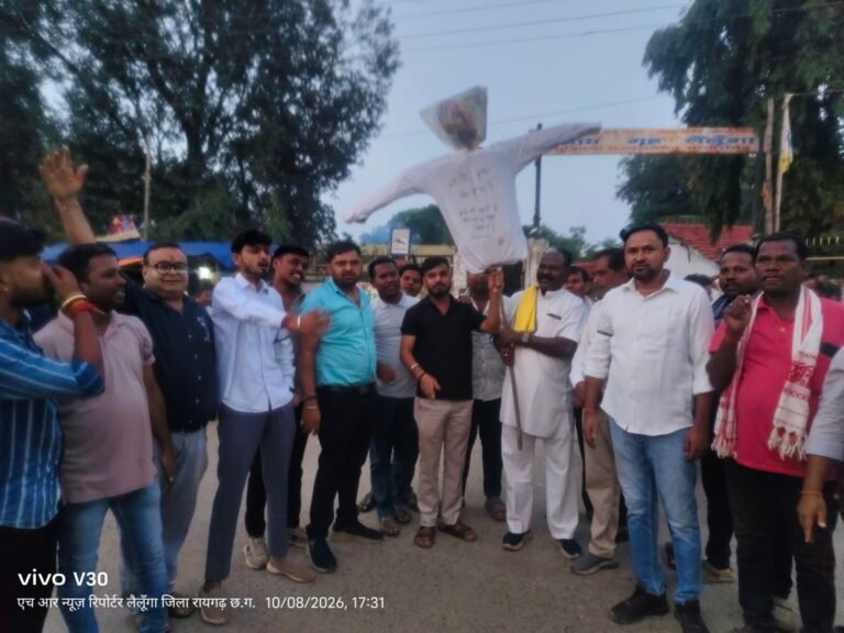 कांग्रेस कार्यकर्ताओं ने काली पट्टी बांधकर मुख्य चुनाव आयुक्त का किया पुतला दहन 1 IMG 20261008 WA0036